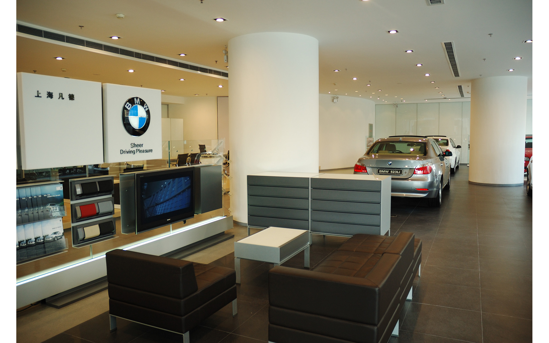 上海BMW展示销售中心